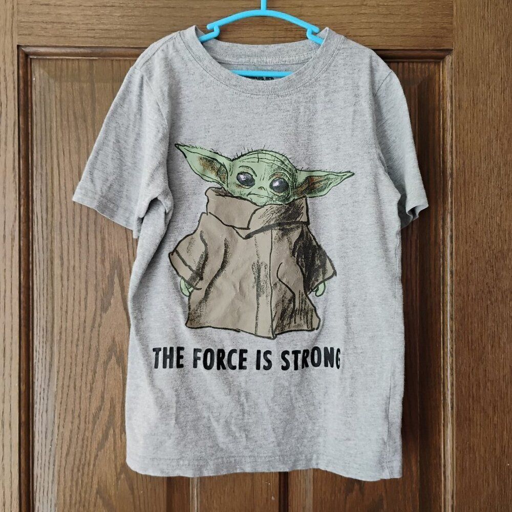Star Wars The Mandalorian The Child Gray The Force Is Strong Graphic Tee Size 7